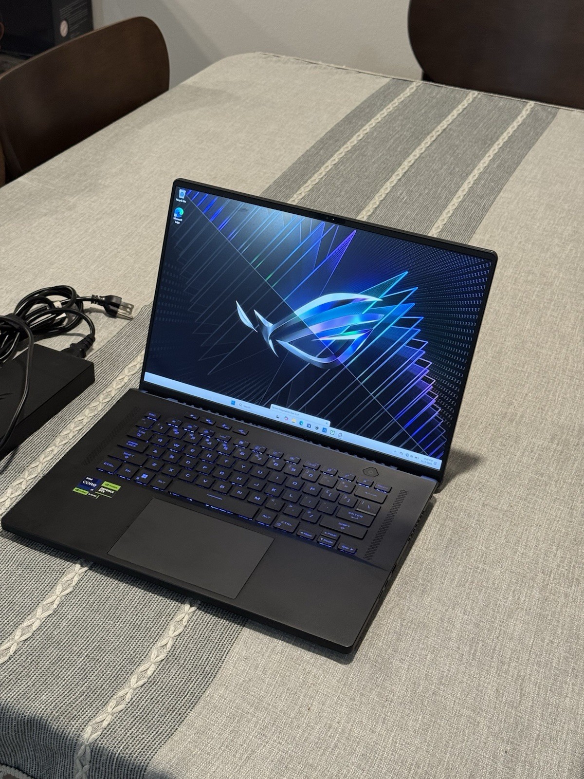 ASUS ROG Zephyrus M16 GU604VI | i9-13900H RTX 4070 32GB RAM 2TB SSD 240Hz gallery