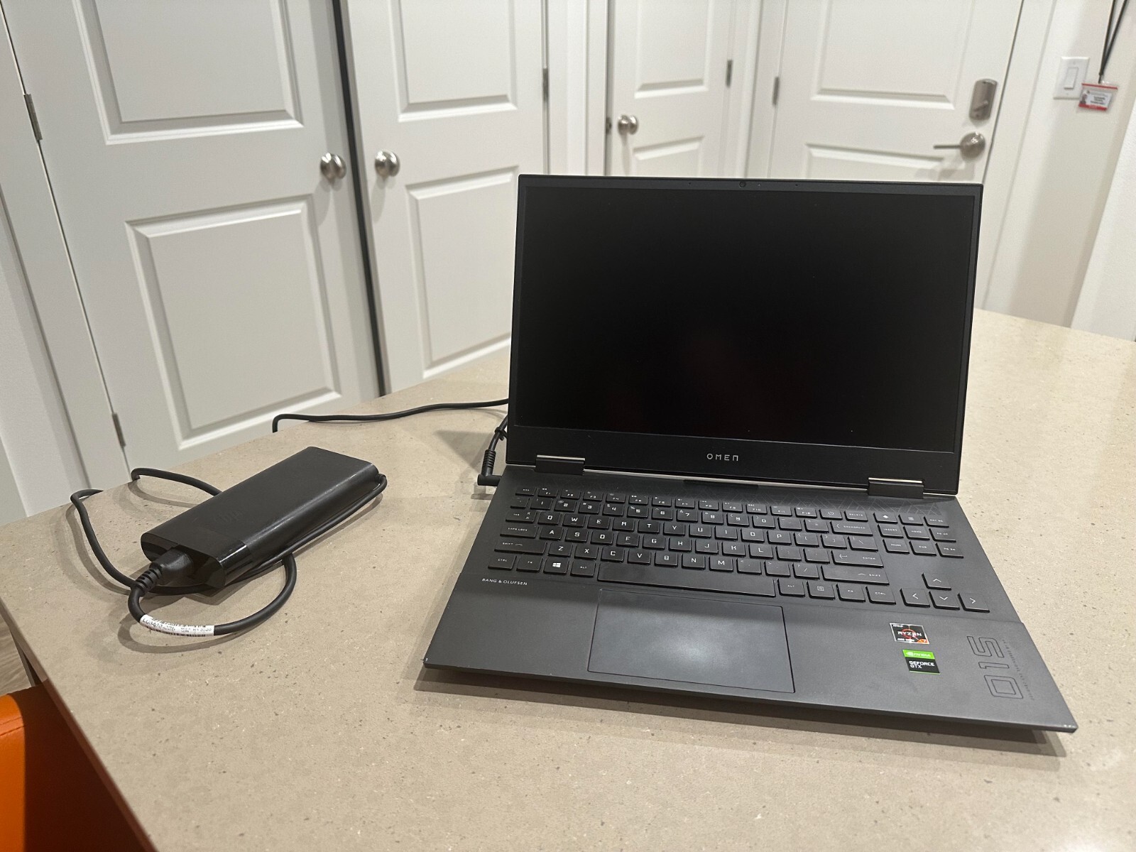 OMEN Laptop 15-en0023dx 15.6" (1TB SSD, AMD Ryzen 7 4800H, 2.9 GHz, 16GB RAM)... gallery