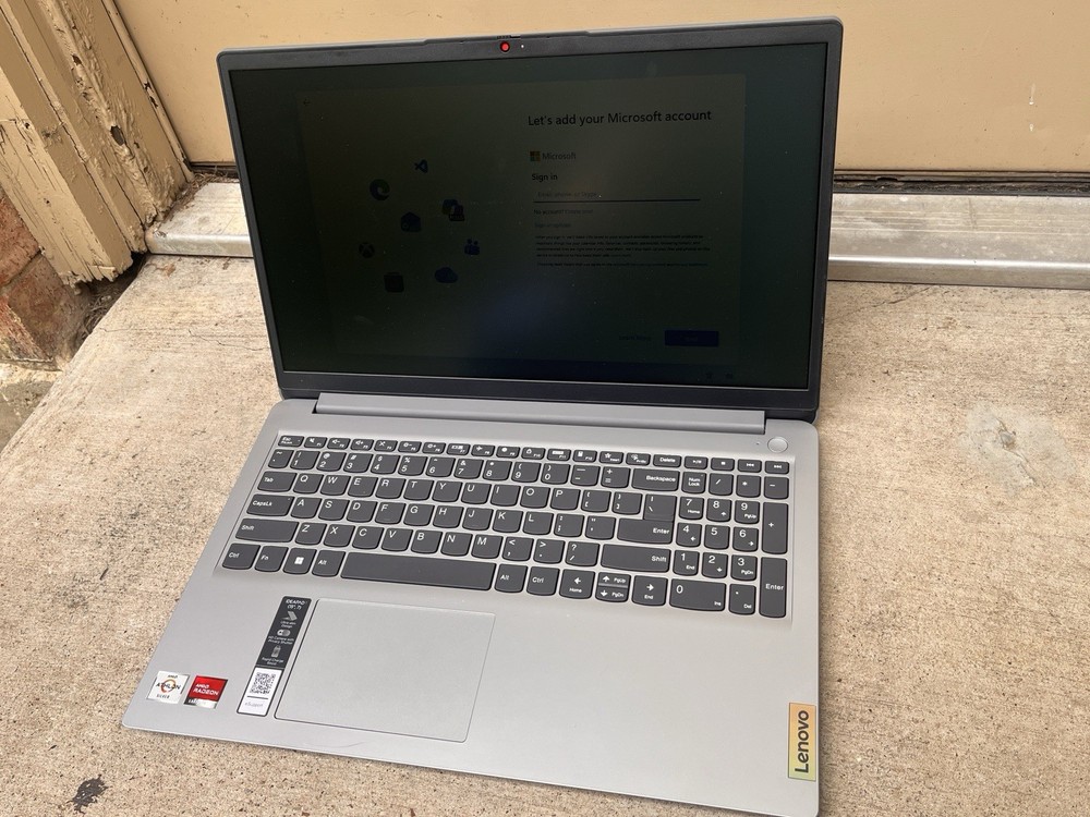 Lenovo IdeaPad 1 15AMN7 15.6" Ryzen 5 7520U 8GB 256GB SSD Win 11 S
