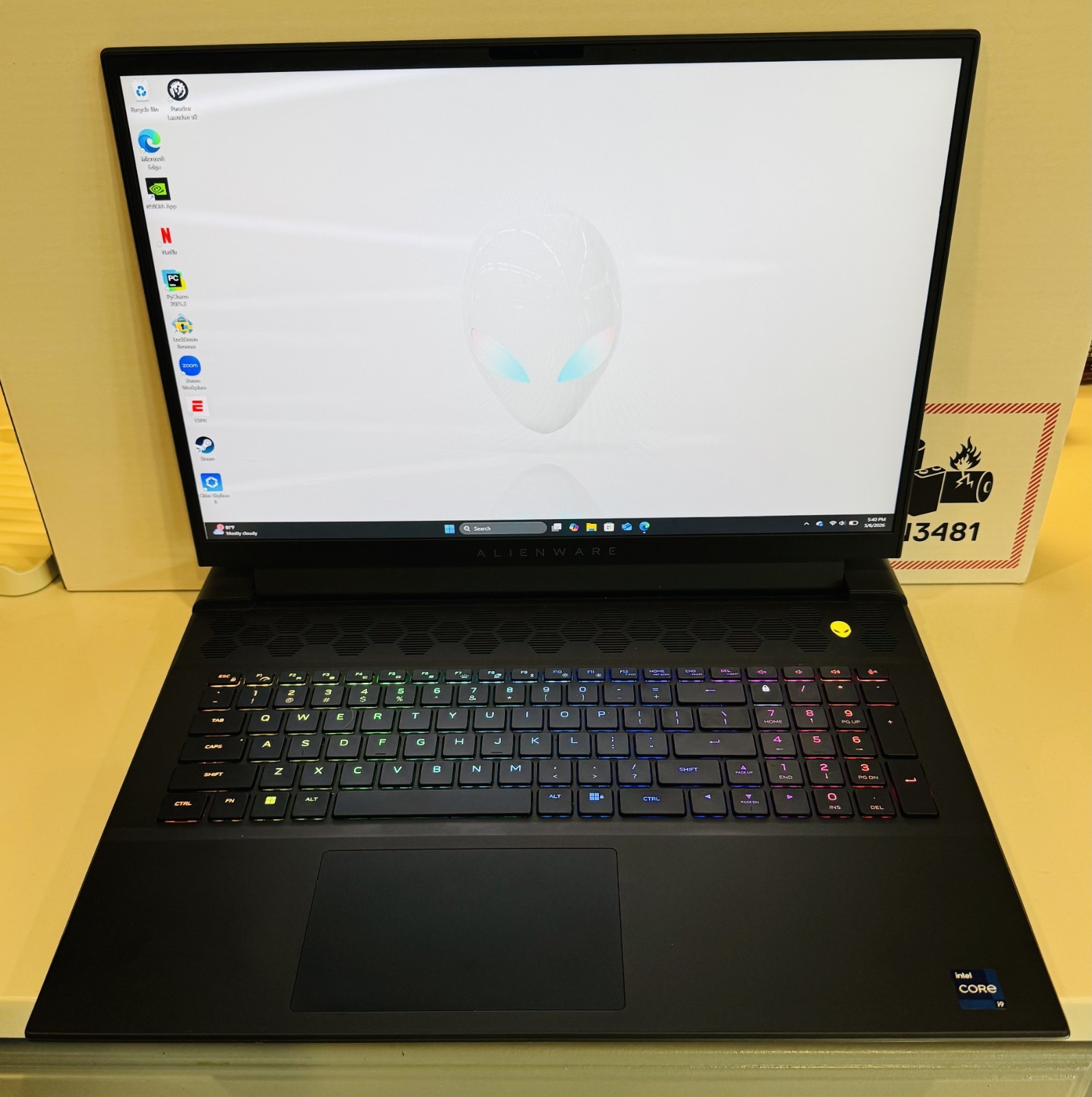 Alienware M18 R2 RTX 4070 32GB RAM 1TB SSD 18" Gaming Laptop EXCELLENT Condition gallery