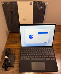 MINT Surface Pro X 8/128/SQ1 w/Microsoft Type Cover Keyboard, Microsoft Charger