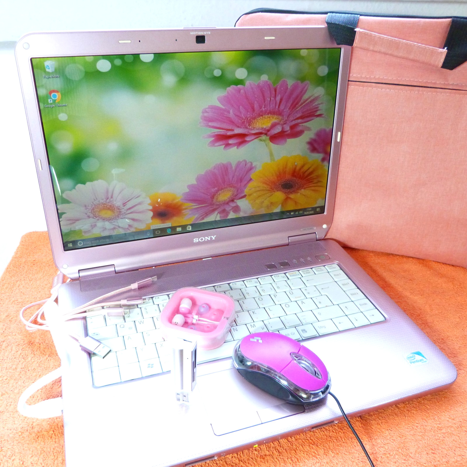 Sony Vaio NS38 ROSE PINK SPECIAL 14" XBLACK l Windows 10 l 4GB RAM DVDRW gallery