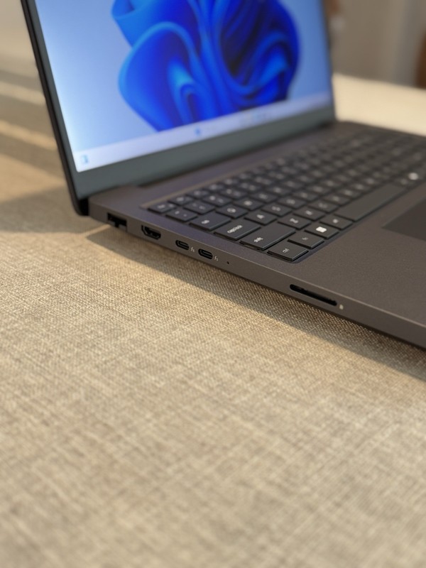 Dell Pro Max 16 Plus–Intel Ultra 9 285HX 64GB RAM RTX PRO 3000 2TB 120Hz gallery