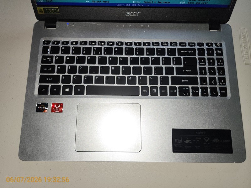 Acer Aspire 5 A515-43-R19L Ryzen 3 3200U - 4GB RAM - 500G NVMe/128G SSD - READ! gallery