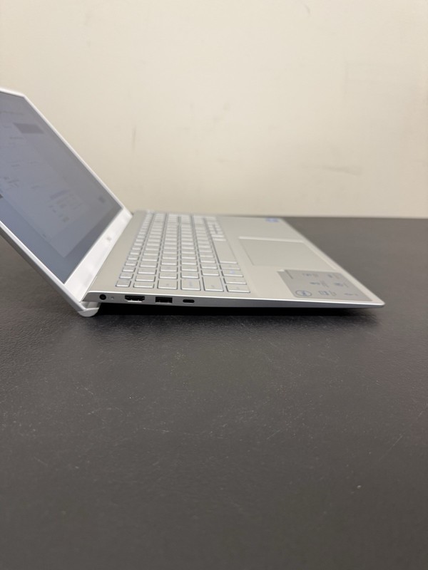 Dell Inspiron 5502 15.6" FHD Intel Core i5-1135G7 8GB RAM 512GB SSD Windows 11 gallery
