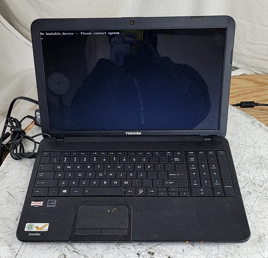 TOSHIBA Satellite C855D-S5315 PSCBQU-00F009 Laptop AMD A-300 APU 4GB SEE NOTES gallery