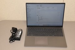 HEAVY WEAR Dell Vostro 5620 15.6″ Laptop i7-1260P 16GB DDR4 256GB NVMe Win11 Pro