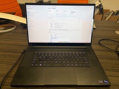 Razer Blade 17 RZ09-0406 i9-11900H 32GB 1TB SSD RTX 3080 Gaming Laptop