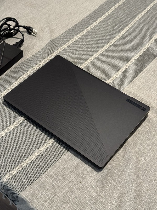 ASUS ROG Zephyrus M16 GU604VI | i9-13900H RTX 4070 32GB RAM 2TB SSD 240Hz gallery