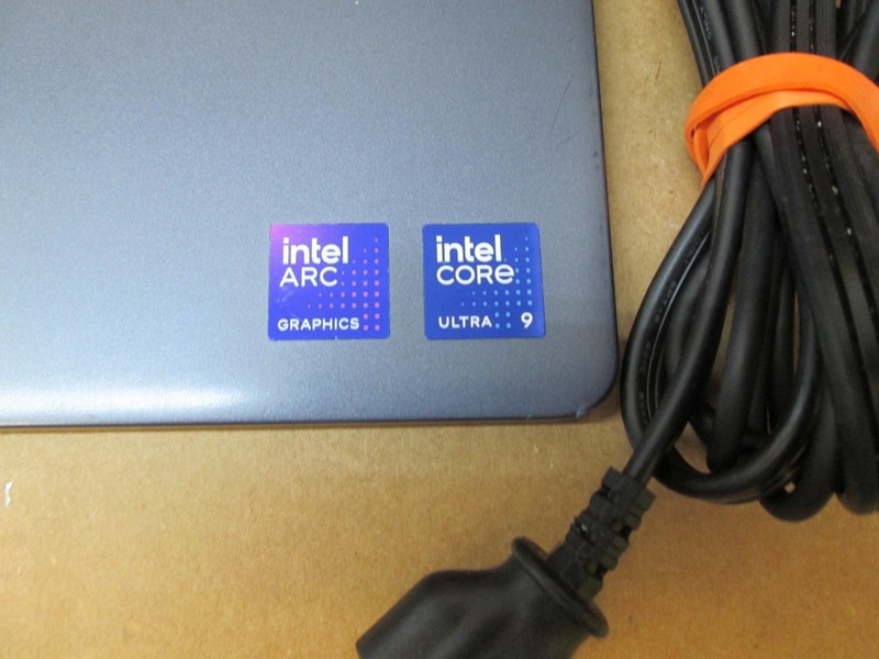 Dell 16 Plus 2-in-1 (DB06250) - Intel Core Ultra 9 288V - 32GB Ram - 1TB SSD gallery