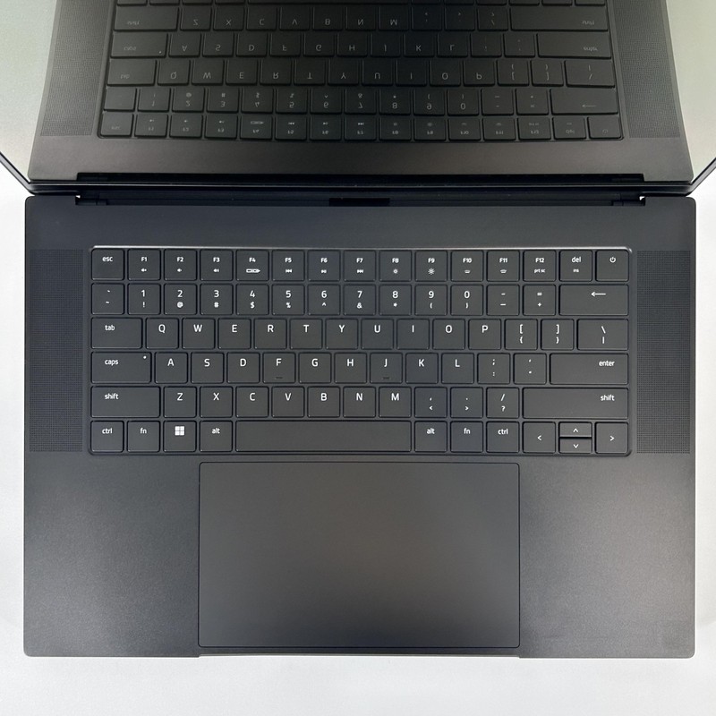 Razer Blade 16 240Hz QHD+ TOUCH 2024 2.2 GHz i9-14900HX 64GB 2TB SSD RTX 4090 gallery