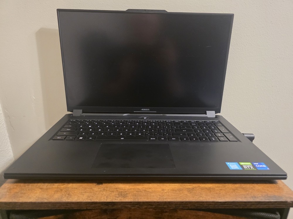 GIGABYTE AORUS XE4 17 17.3" (1TB HDD, Intel Core i7 12th Gen., 4.70 GHz, 16GB