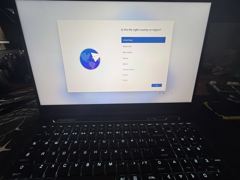 CyberPowerPC Tracer III 17” Laptop I7 9750H 16GB Ram GTX 1660TI 144hz Display gallery