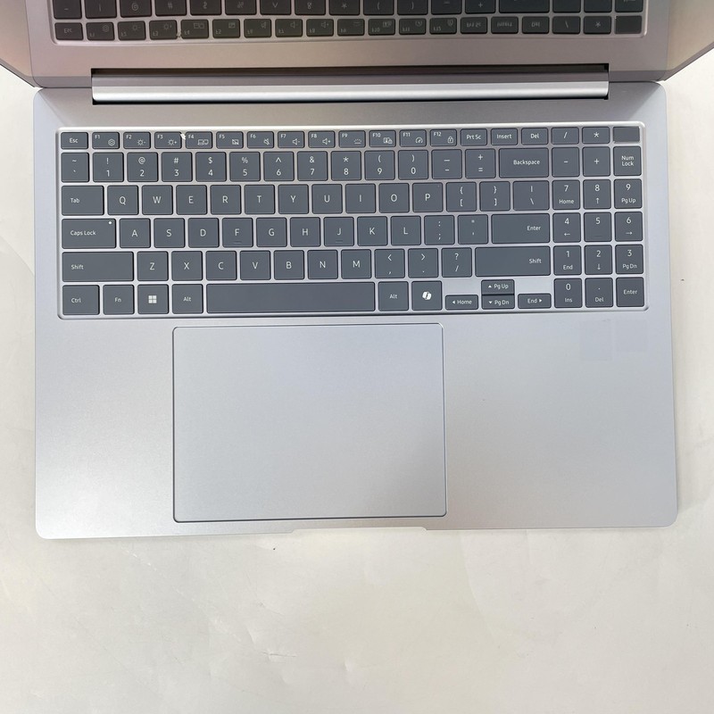 Samsung Galaxy Book4 Edge 16 QHD+ TOUCH X Elite 16GB 512GB eUFS Dead Pixel gallery