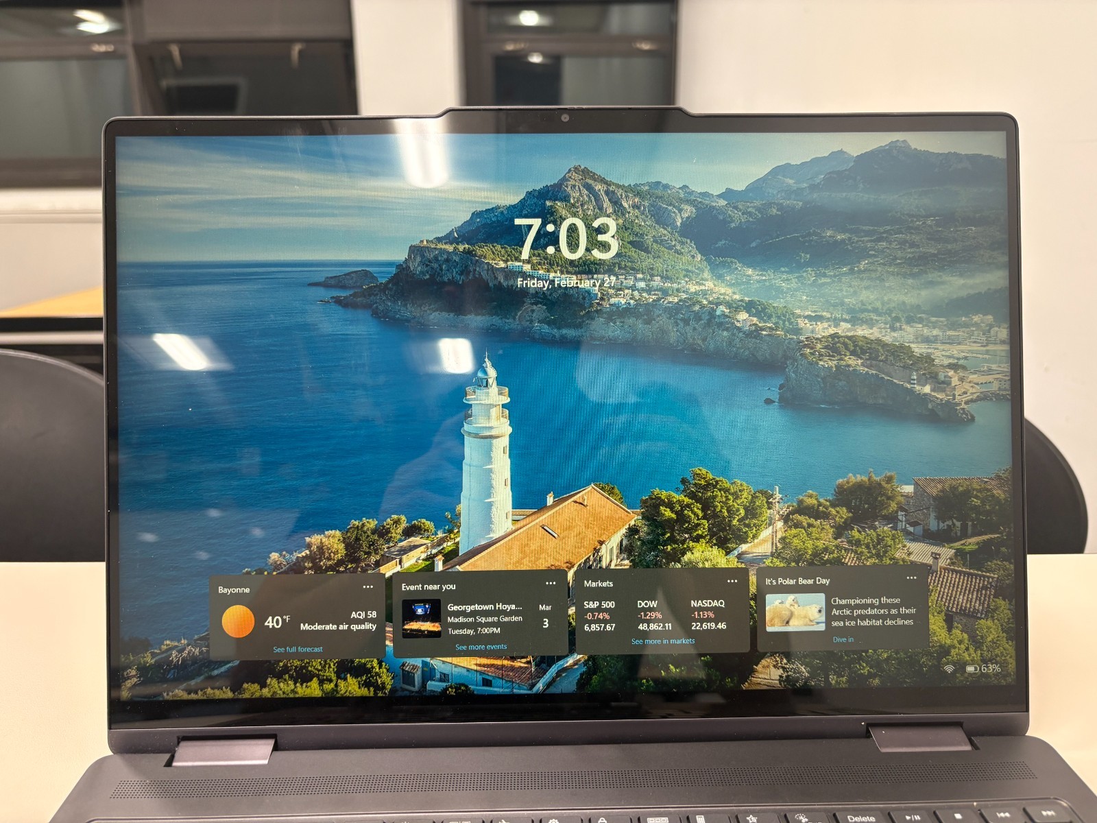 Lenovo Yoga 9i 16” (2025 Model) – 1TB SSD – 16GB RAM – Intel Core Ultra 7 – Like gallery
