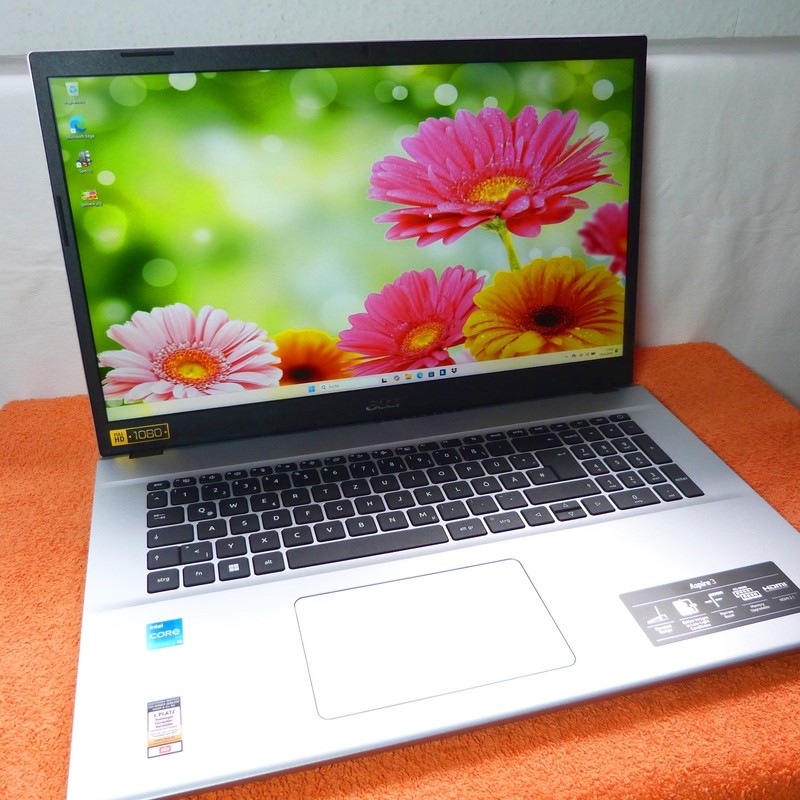 Acer A317 Vivo UltraBook 17" FULLHD l 12GEN Core i5 I Windows 11 I NVME SSD gallery