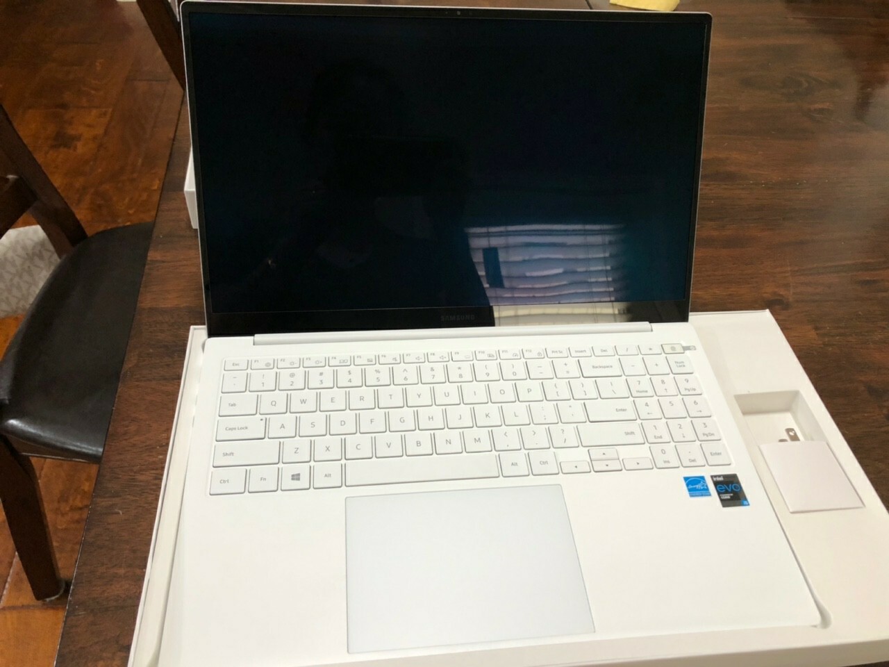 Galaxy Book Pro 15.6 (Intel Core i5) Memory-8GB ; SDD-512GB gallery