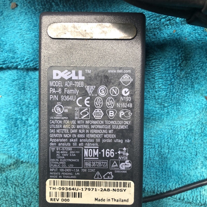 Dell inspirion 2650 laptop with bag and charger Pentium FOR parts gallery