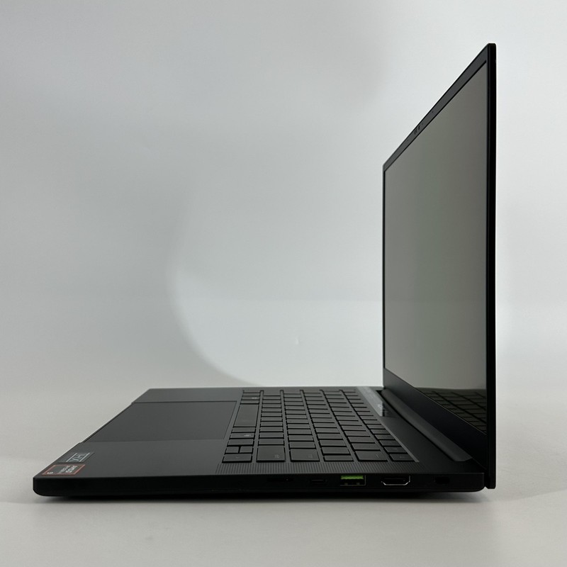 Razer Blade 14 120Hz 2025 2.0 Hz Ryzen AI 9 365 16GB 1TB SSD RTX 5060 BENT FRAME gallery