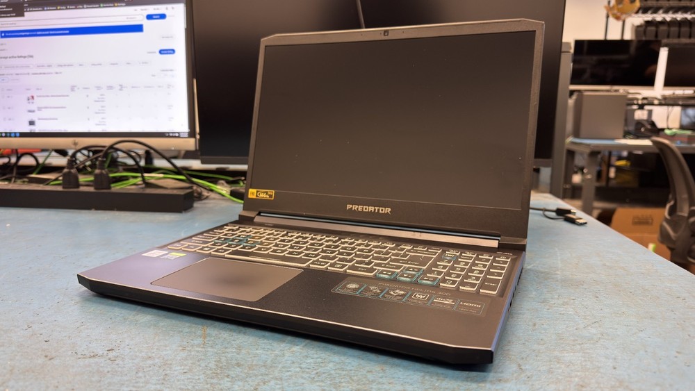 Acer Predator Helios 300 NHQ7YAA00402280CF6D3400 (Grade B)