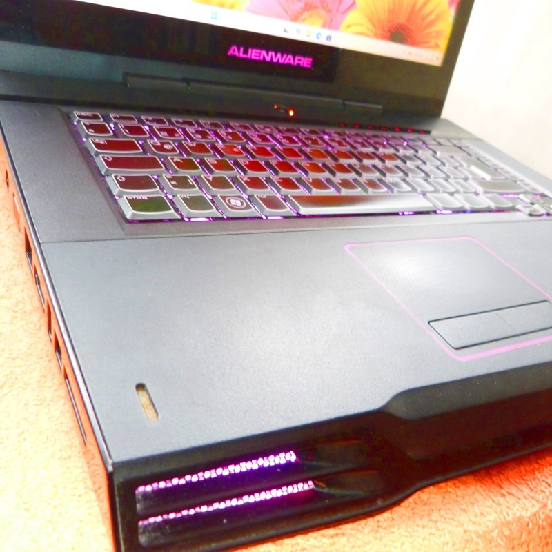 XXL LOT Alienware M15x R1 15" l 2TB SSD Windows 11 l TURBO i5 I GeForce GTX gallery