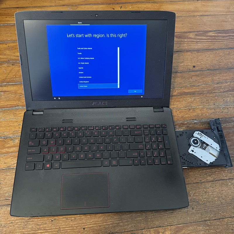 ASUS ROG GL552VW-DH74 15” Gaming Laptop, GeForce GTX 960M 4GB, 16GB DDR4, 1TB HD gallery