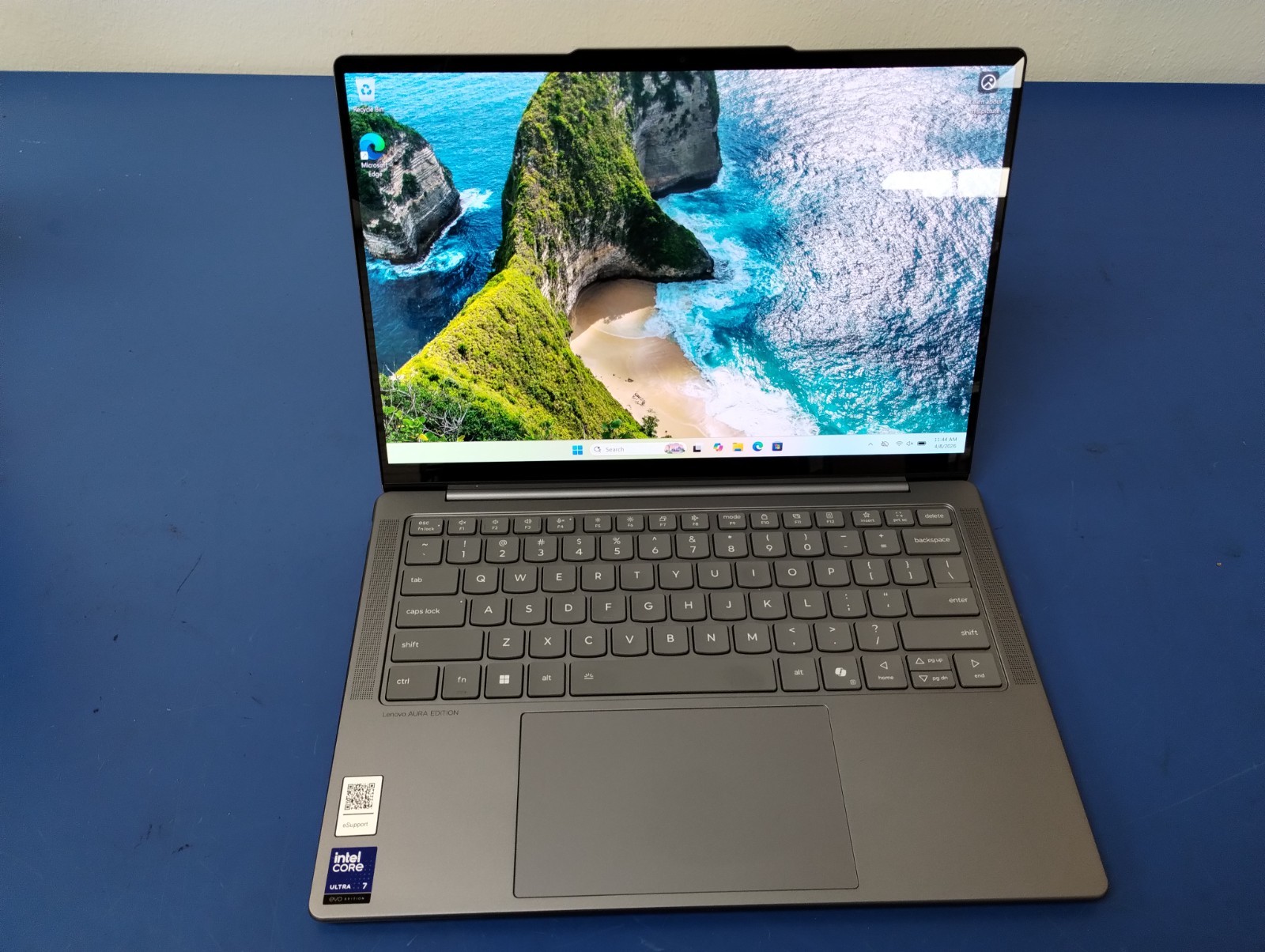 Lenovo Slim 7 14ILL10, Intel Core Ultra 7 258V, 2.20 GHz, 32 GB RAM, 1 TB NVMe gallery