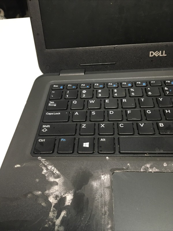 Dell Latitude 3300 13.3'' (128GB SSD Intel Core i3-7020U 2.3GHz 8GB RAM) Laptop gallery