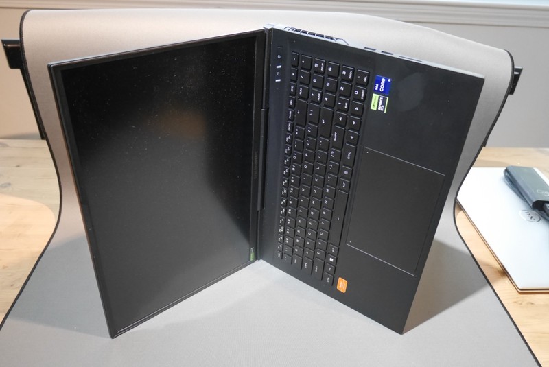 CyberPowerPC Tracer VI - Intel Core i9-13900HX - 64GB - 2TB - GeForce RTX 4090 gallery