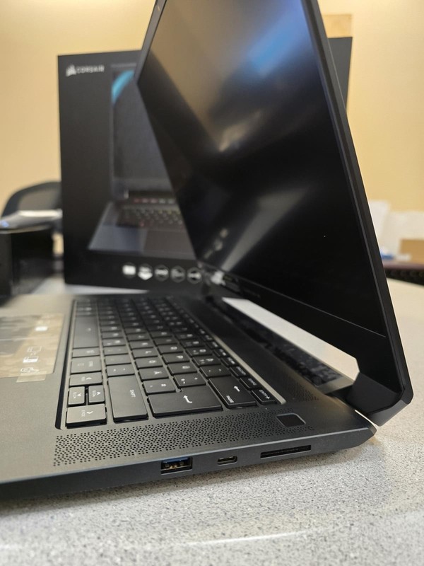 Corsair Voyager A1600 16'' 1TB AMD Ryzen 7 16GB RAM Gaming Laptop- German Layout gallery