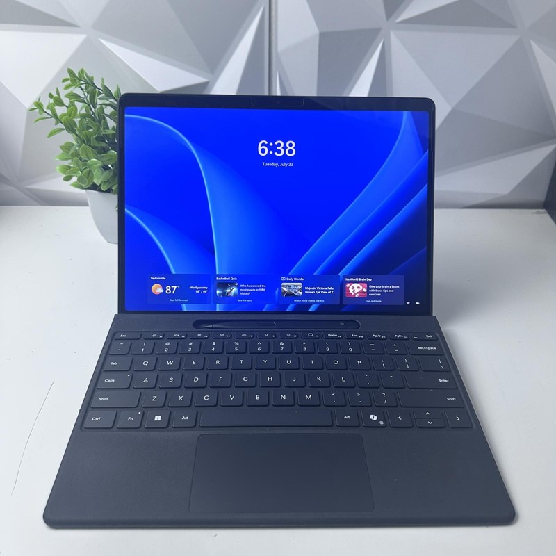 Microsoft Surface Pro 11th, 13" OLED, Snapdragon X Plus, 16GB, 512GB Bundle gallery