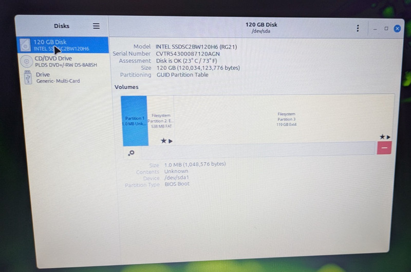 DELL Inspiron N5040 i3 2.53GHz 4GB RAM 120GB SSD Linux Mint Cinnamon OS gallery