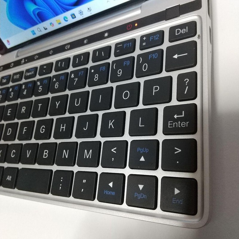 GPD Pocket 2 Mini Laptop m3-8100Y 7" Windows 11 UMPC 8GB RAM SSD 128GB in stock gallery
