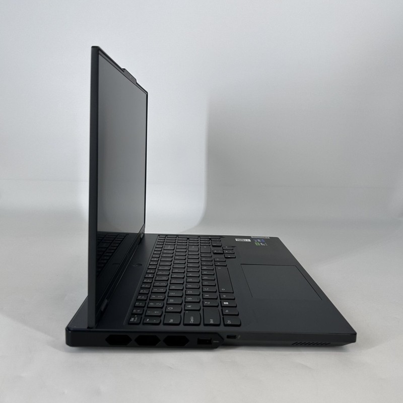 Lenovo Legion Pro 7i Gen 8 16 240Hz QHD+ 2.2GHz i9-13900HX 32GB 1TB SSD RTX 4080 gallery