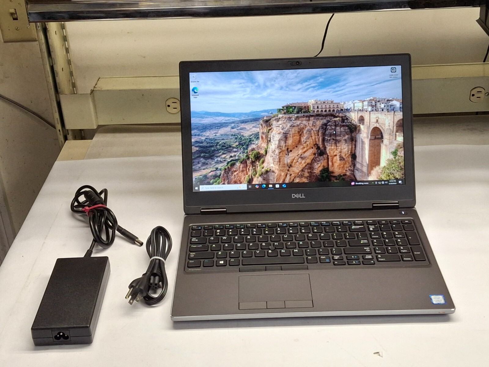 Dell Precision 7540 15.6" Laptop Core i7-9750H 32GB RAM 256GB SSD Webcam T1000 gallery