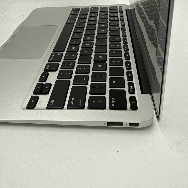 Apple MacBook Air Mid 2014 13" A1465 Core i5-4250U 1.4GHz 4GB 128GB gallery