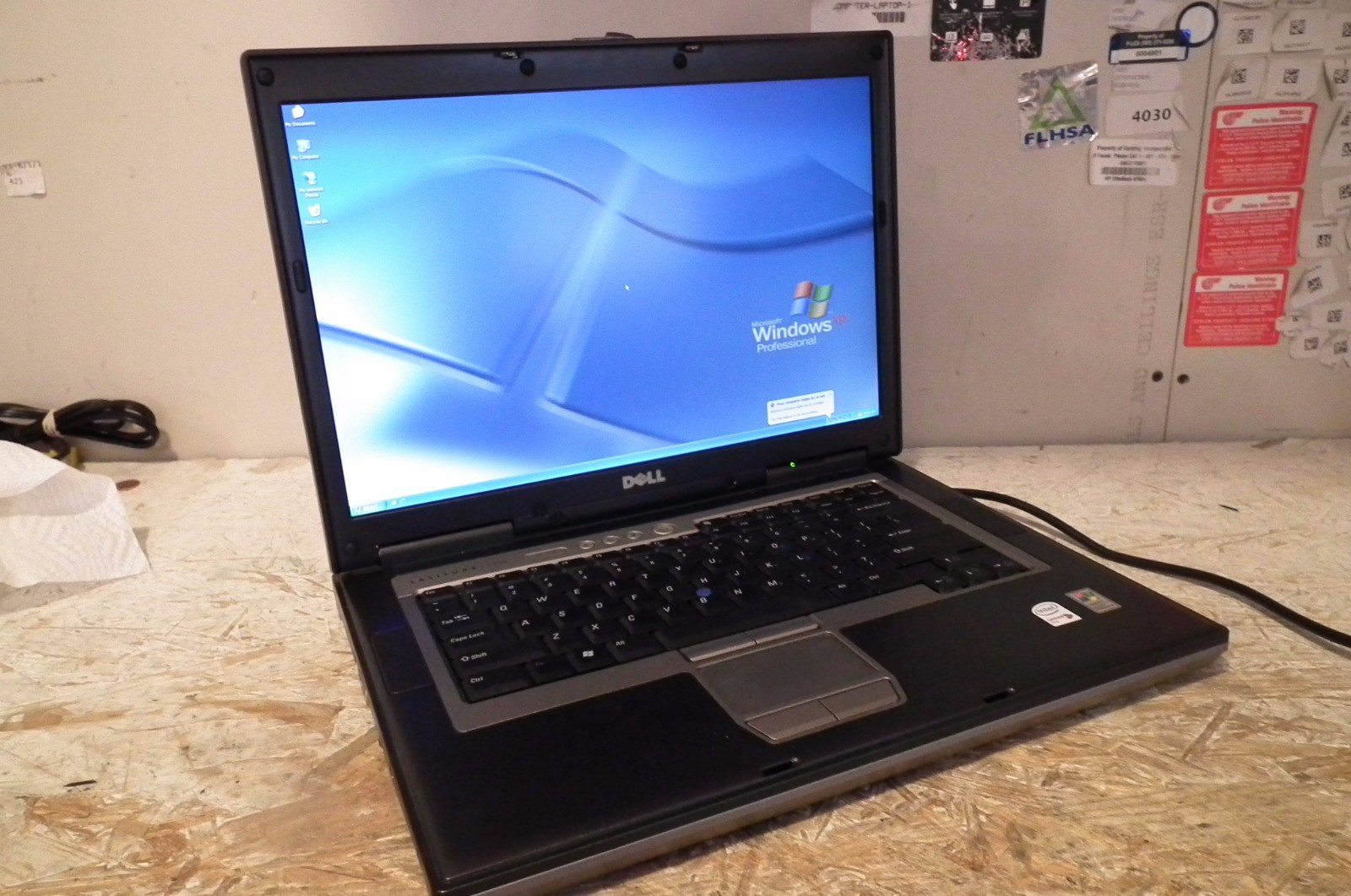 Dell D620 Laptop / 1.66ghz / 2gb / Windows XP / WIFI / DVD / very fast! RS232 gallery