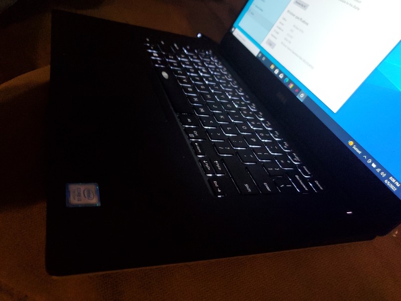 Dell XPS 15-9560 15" Intel Core i3 7th gen 8Gb RAM 500GB, 32gb hd gallery