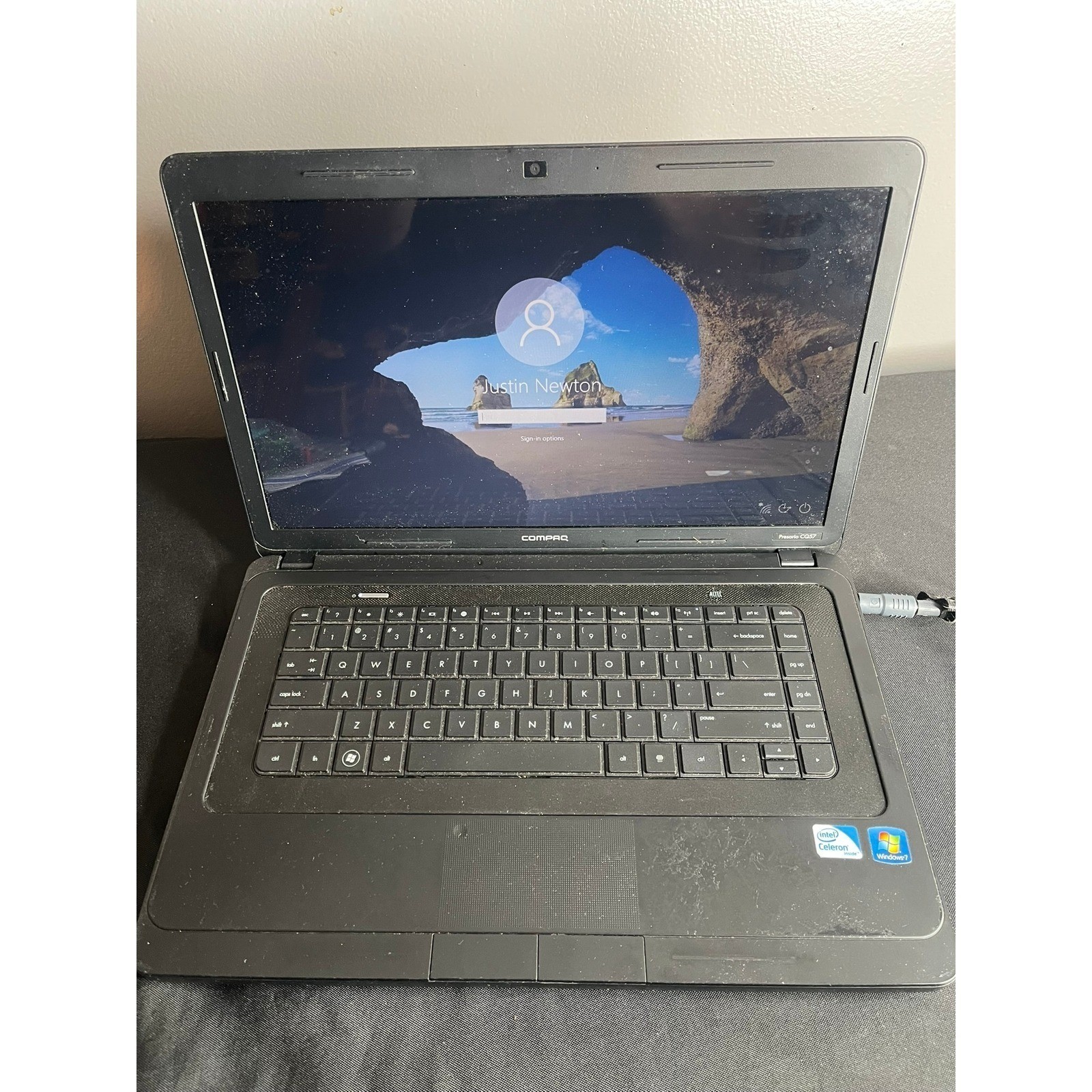 *Needs Reset* Compaq Presario CQ57 Laptop Black Intel Celeron 584037-001 gallery