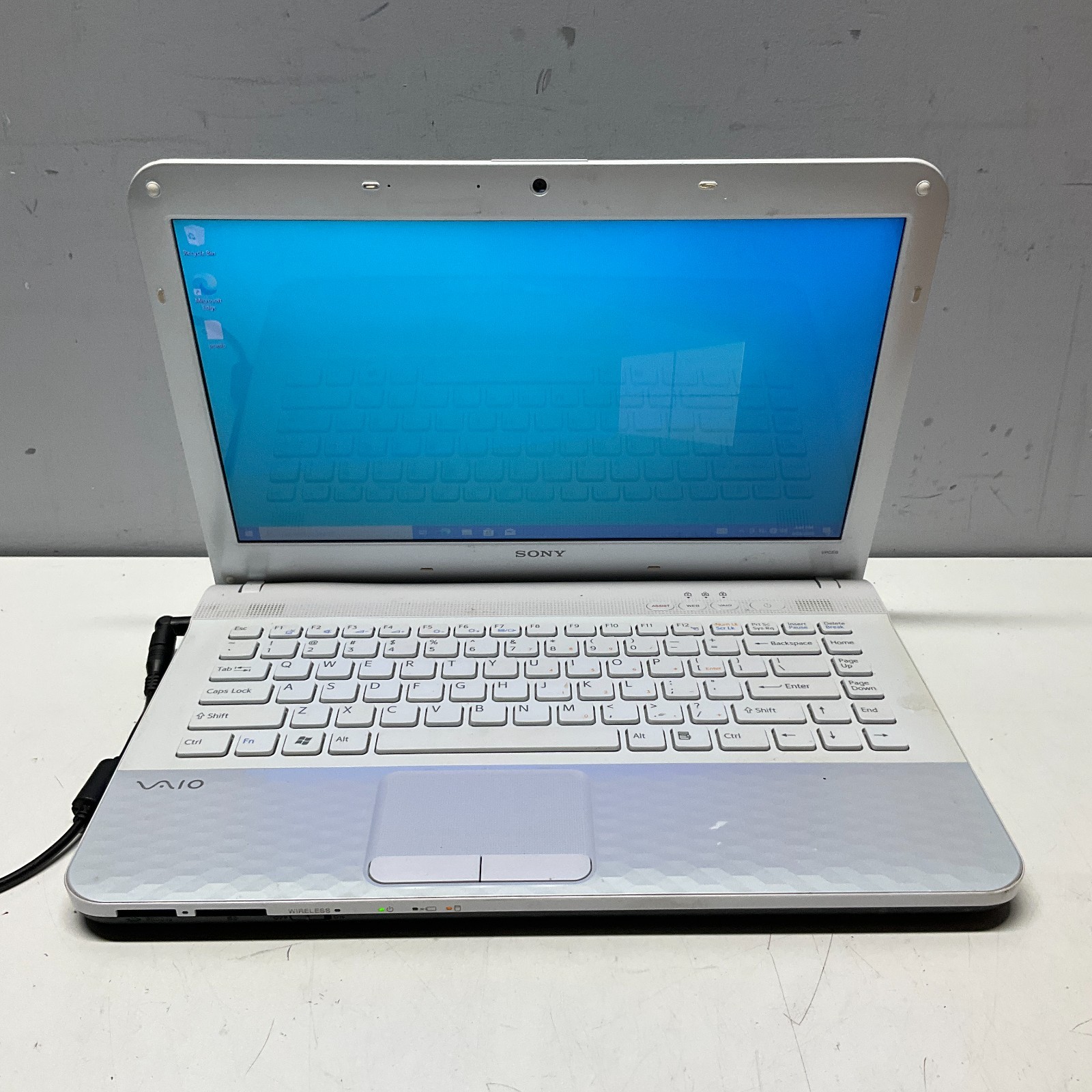 Sony Vaio PCG-61A11L Laptop Intel Pentium B960 @ 2.20 GHz 4GB 640GB HDD NO BATT gallery
