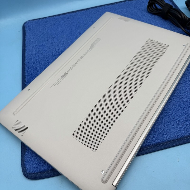 HP Laptop 15-fd0113dx 15.6" Intel Core i3-N305 8GB 128GB UFS Windows 11 Home gallery