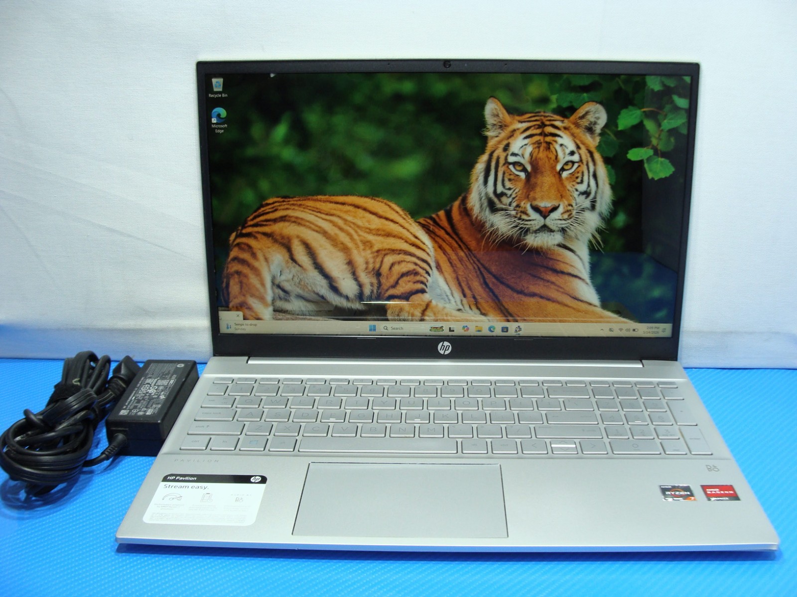 HP Pavilion 15-eh0015cl 15.6"FHD TOUCH AMD Ryzen 7 4700U 2GHz 32GB 1TB SSD +PA gallery