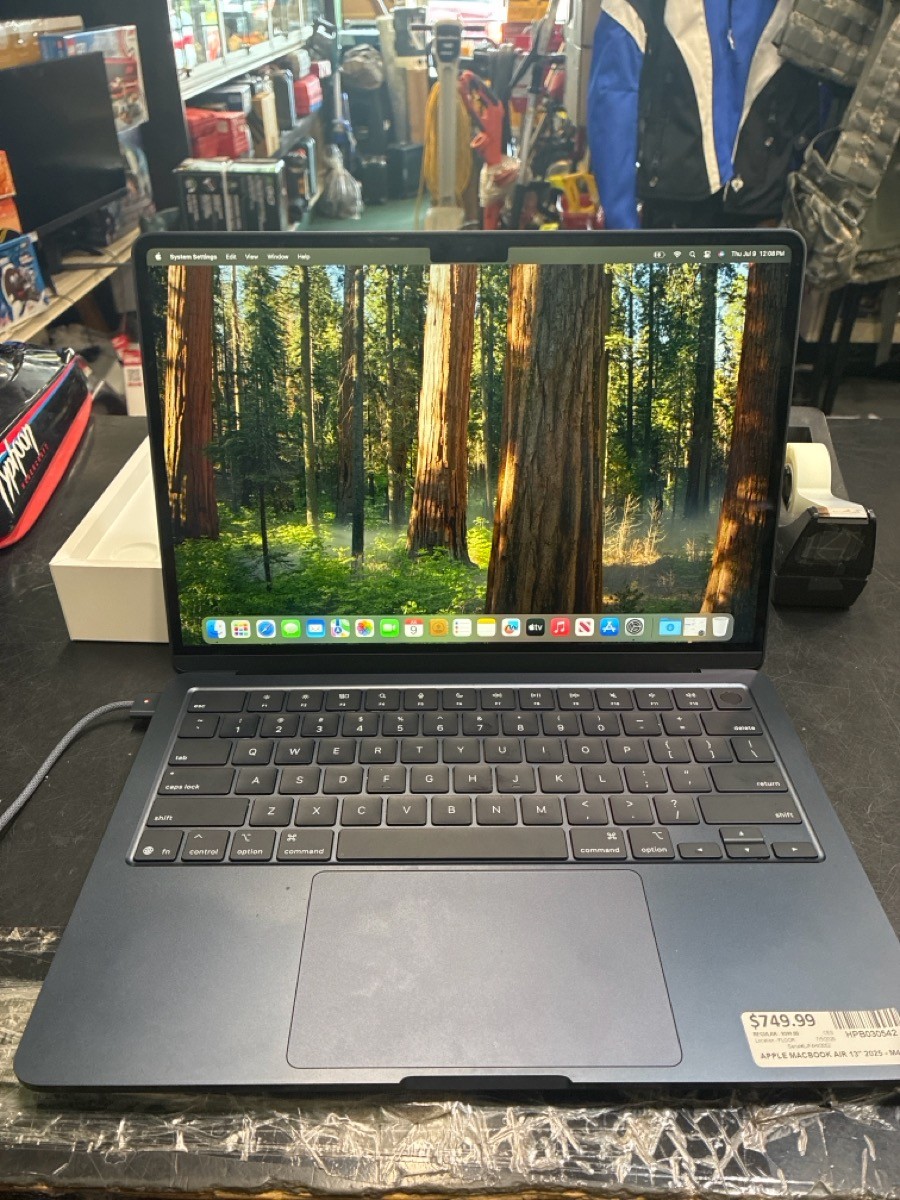 Apple MacBook Air 13" 2025 - M4 SEE DESCRIPTION (HPB030542) gallery