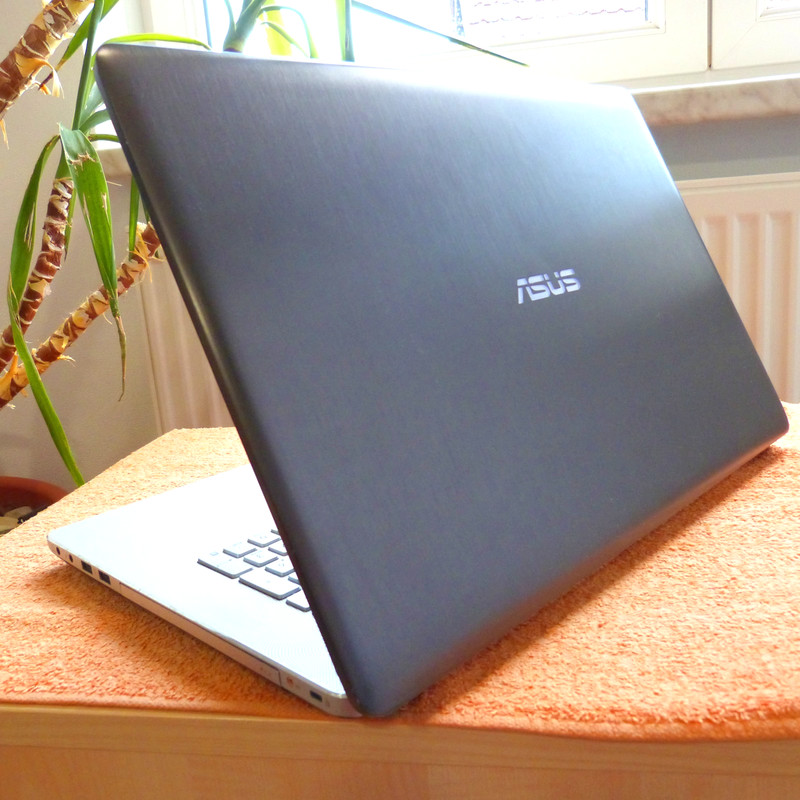 Asus N750 VivoBook Premium METAL 17" FULLHD BLURAY l SSD Windows 11 QUAD i7 gallery
