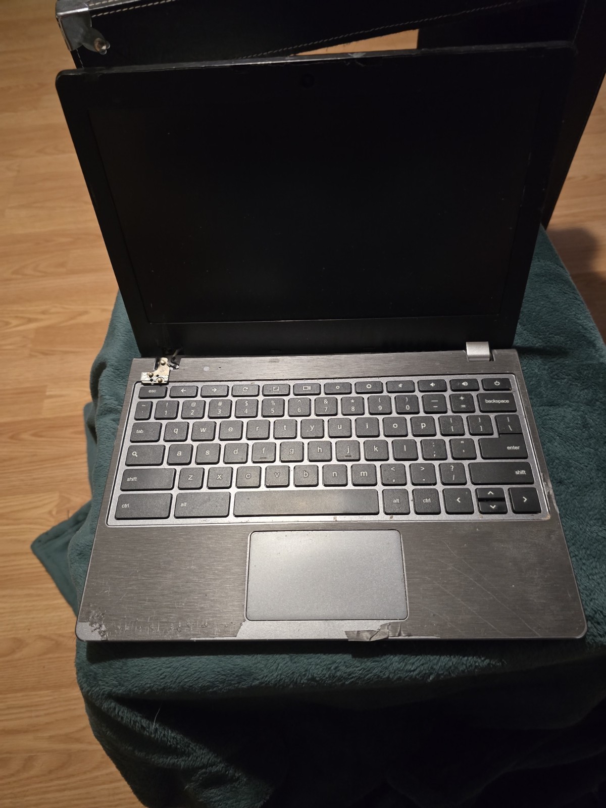 Acer laptop parts repair. Approximately 11 inch screen. gallery