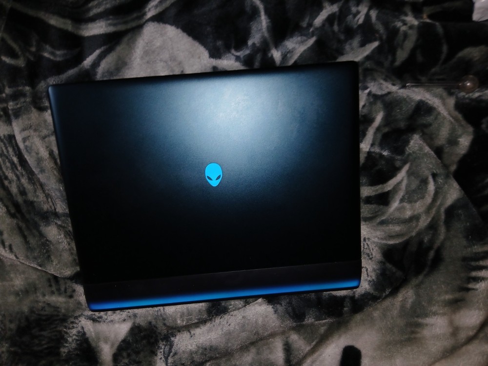 Alienware 18 Area-51 Gaming Laptop AA18250-18.0" WQXGA 300Hz 3ms Display, Intel