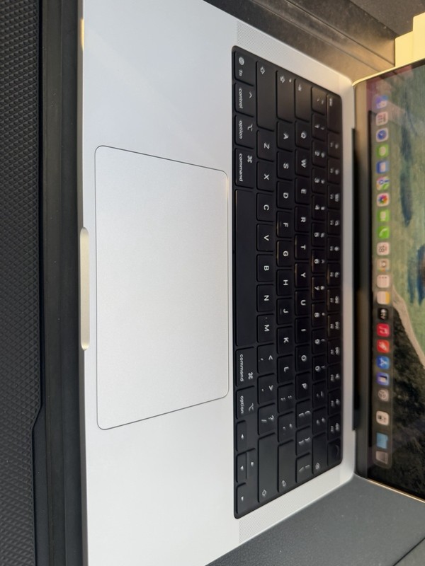 Apple 14 in MacBook Pro M5 Max Space Black 128GB RAM 2TB SSD 15 CYCLES gallery