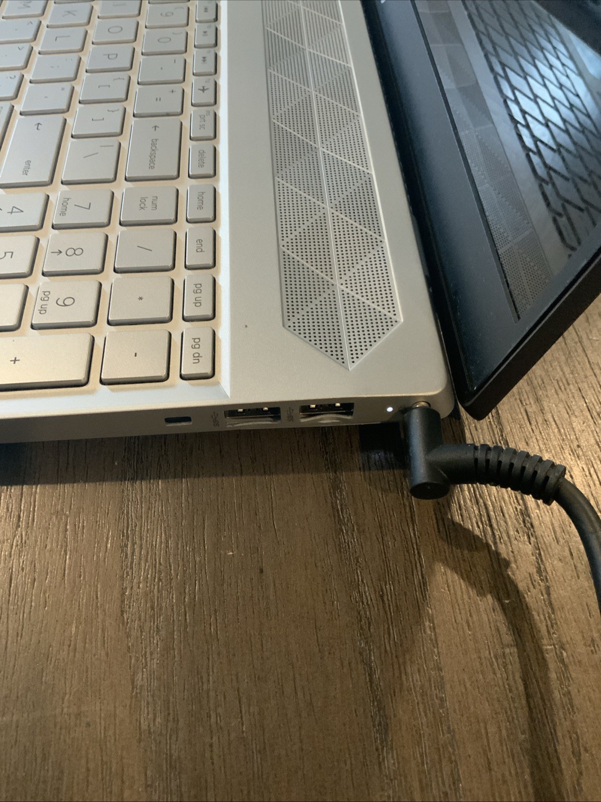 HP Pavilion 15-cs0057od, Silver FHD, I5, 8GB RAM, 256GB SSD gallery