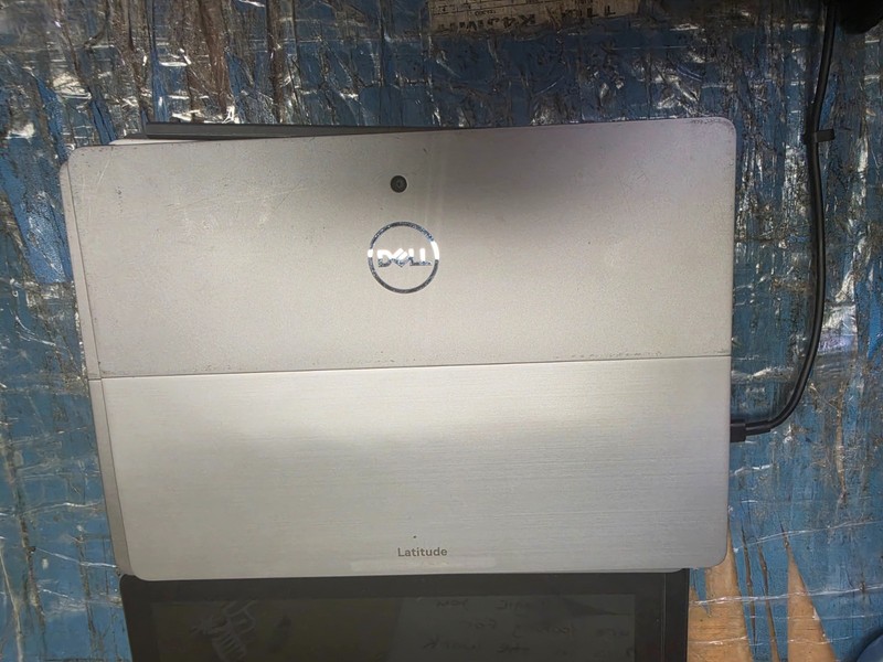 Lot of 6 DELL LATITUDE 7200 2-IN-1 Tablets i5-8365U 16GB - 8GB No OS, No HDD gallery
