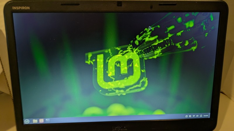 DELL Inspiron N5040 i3 2.53GHz 4GB RAM 120GB SSD Linux Mint Cinnamon OS gallery